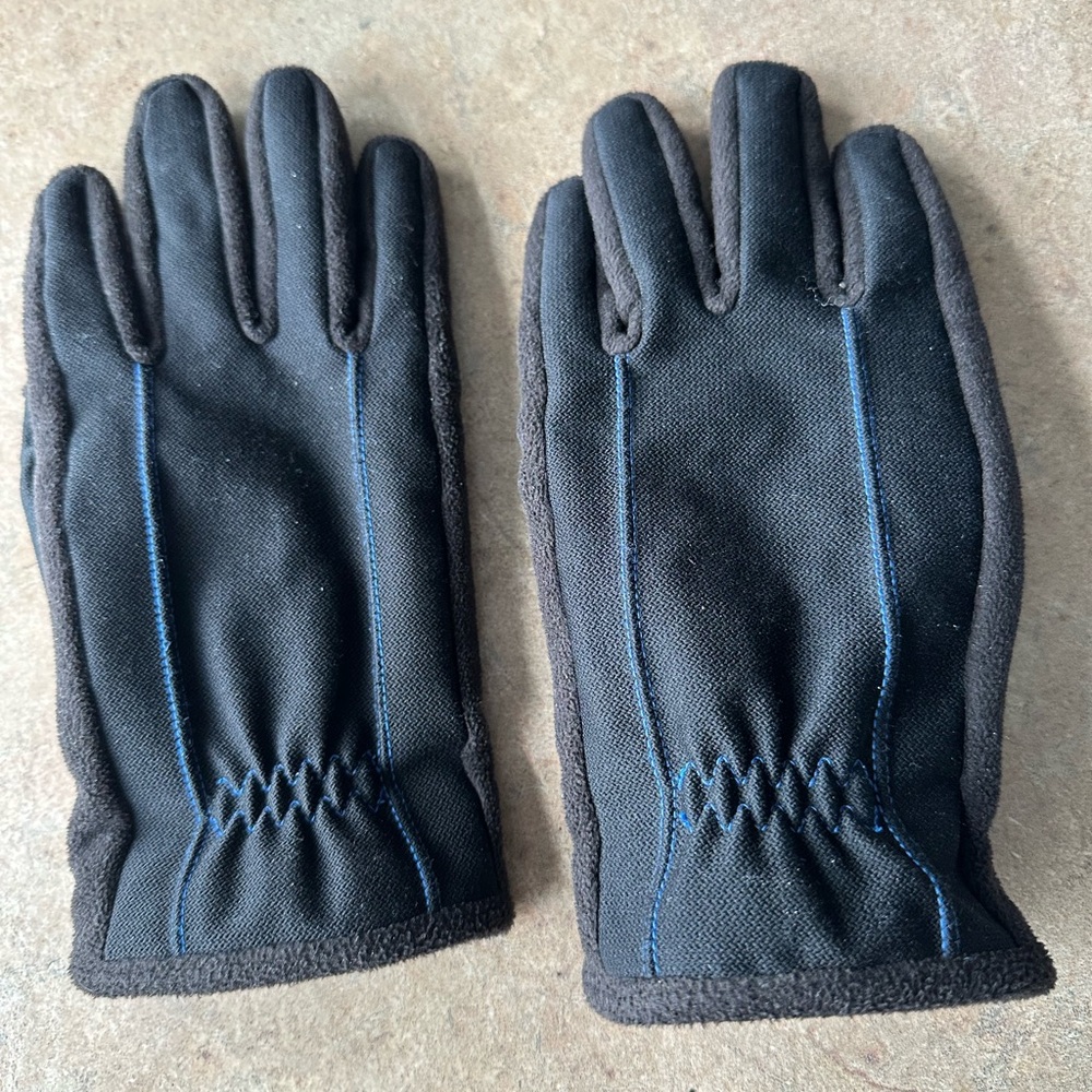 Brown gloves